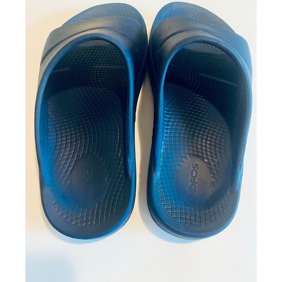 Oofos slides - Picture 3 of 4